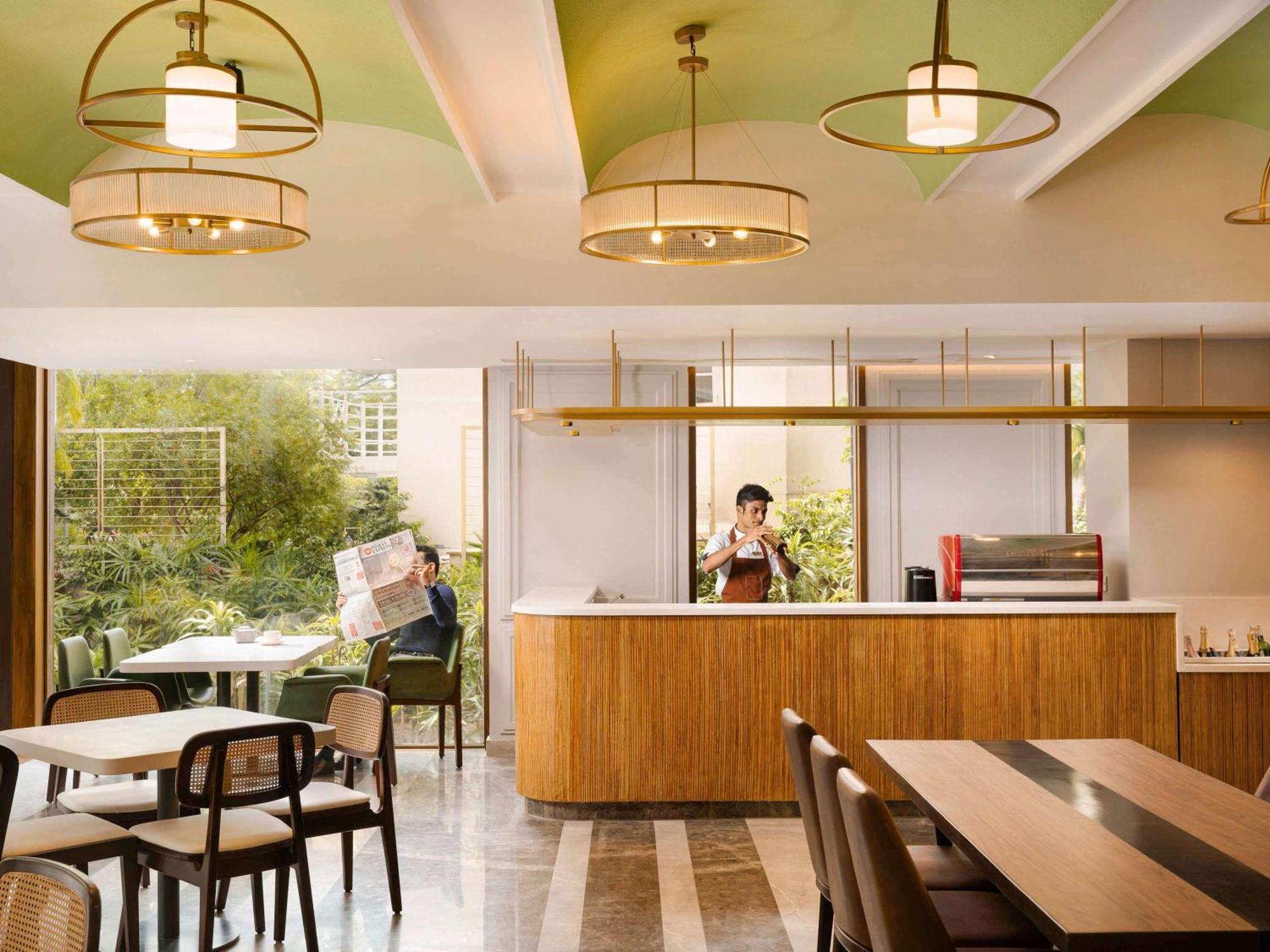 Grand Mercure Bangalore - An Accor Brand Екстер'єр фото