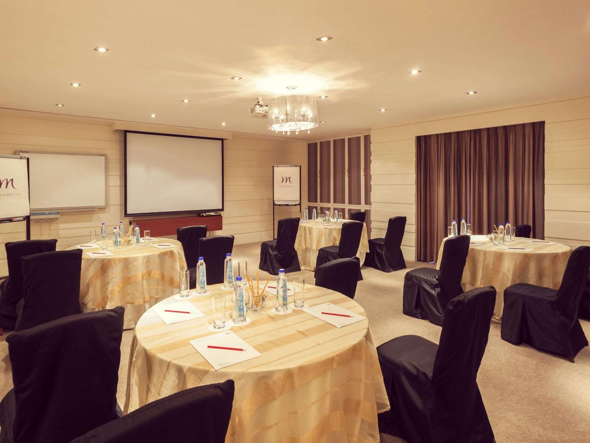 Grand Mercure Bangalore - An Accor Brand Екстер'єр фото